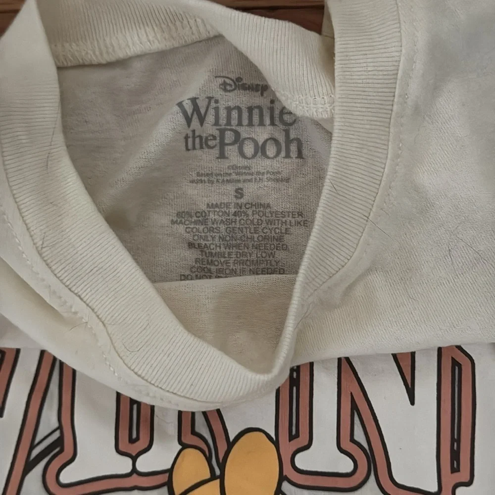 🍯 Disney | Winnie the Pooh | Floral Graphic Tee | Disney Spirit | size Small - Picture 2 of 3